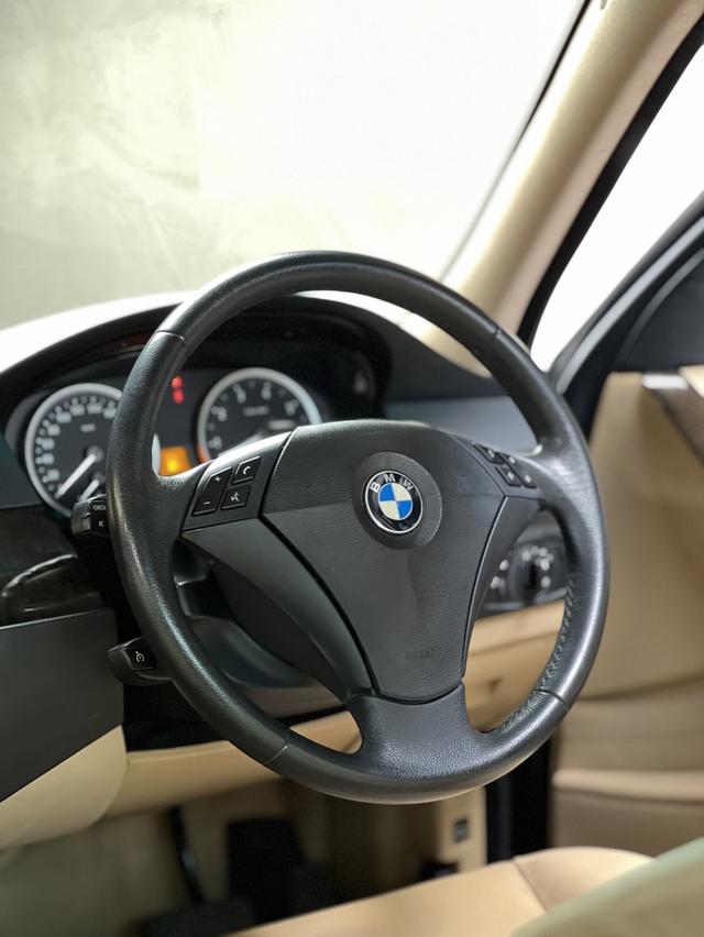 BMW 523i  6