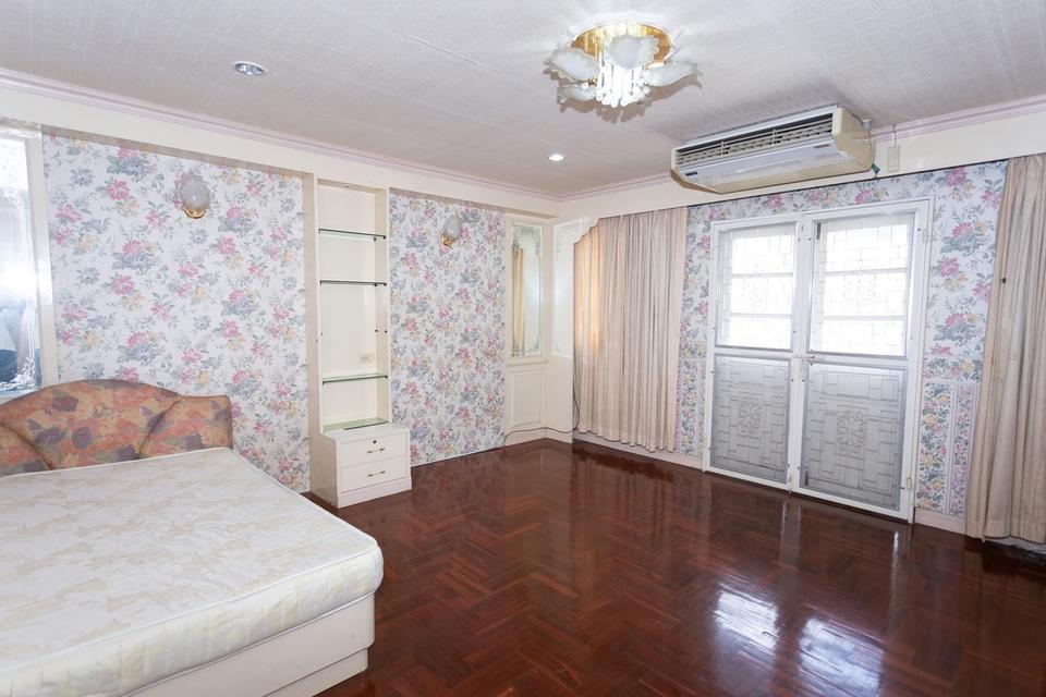 ขายด่วน!! ทาวน์เฮ้า 3 ชั้น ซอยสาธุประดิษฐ์ 49 ทำเลเด่น! สภาพดี 11