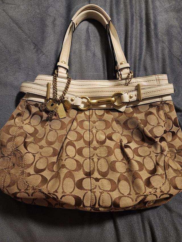 กระเป๋าcoachมือสองของแท้ สภาพสวย รูปที่ 1
