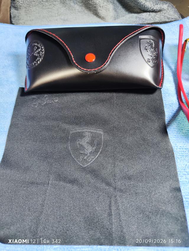 RayBan (คอลเลกชั่นพิเศษ Scuderia Ferrari) รุ่น RB8313-M (รหัสสี F008/71) เป็นแว่นทรงนักบิน (Aviator)กรอบสีทองเลนส์สีเขียวคลาสสิค เป็นเลนส์กระจก G-15 รูปที่ 13