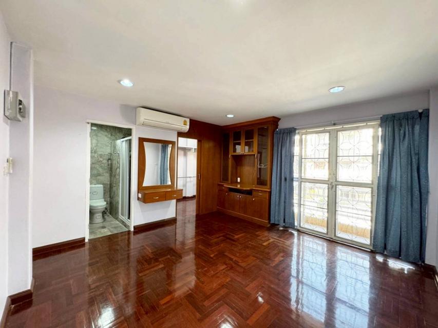 ให้เช่าทาวน์เฮาส์ 4 ชั้น 31.5 ตารางวา หมู่บ้านวราธรวิลล์ พัฒนาการ 44 5