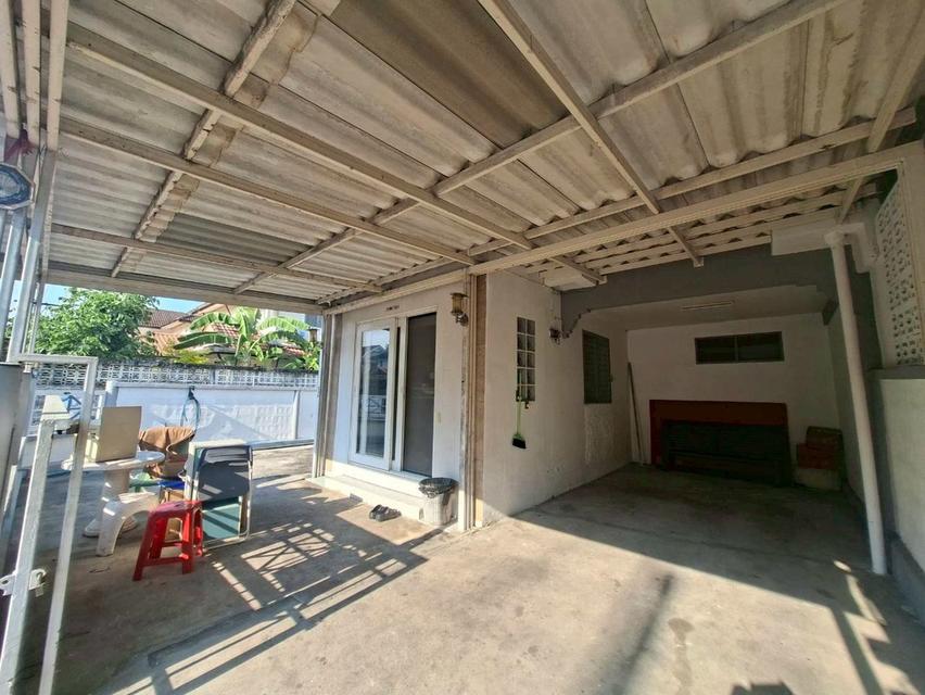 ขายบ้านแฝด 2 ชั้น หลังมุม หมู่บ้านธราดลบุรี คลอง7 4