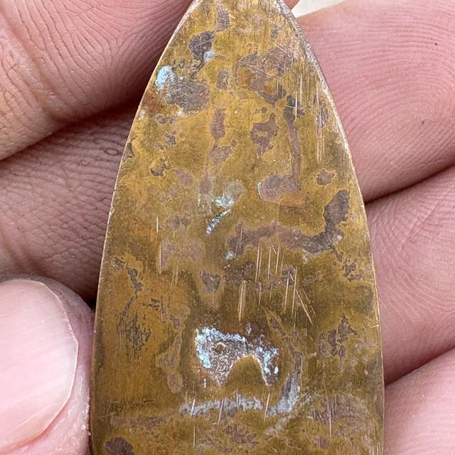 หลวงปู่ทวด วัดช้างให้ พิมพ์หลังเตารีด ปี05 เนื้อนวะโลหะ รูปที่ 7