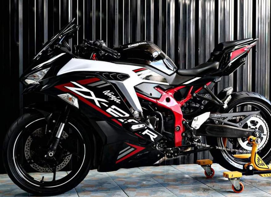 ขาย Kawasaki Ninja ZX-25R สีขาว 3