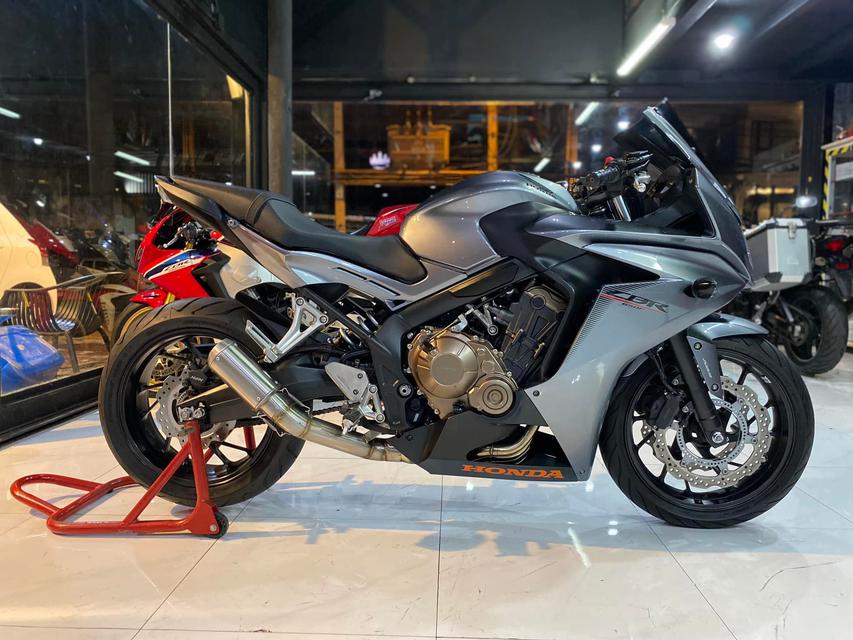 Honda CBR650F 1