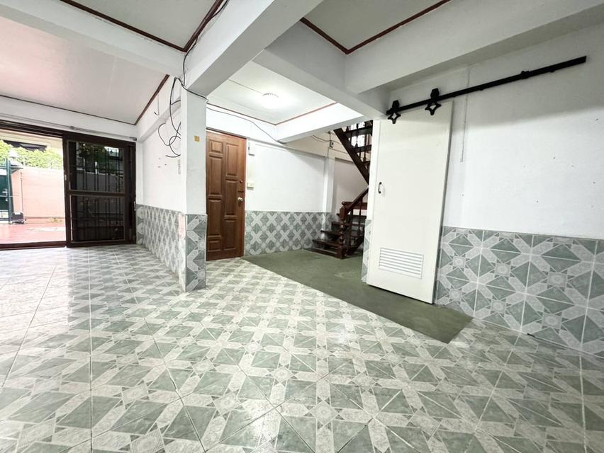 ให้เช่าบ้านเดี่ยว 2 ชั้น 250 ตรม. 4 ห้องนอน ซอยลาดพร้าว 64 เดินทางสะดวก ลาดพร้าว รัชดา 5