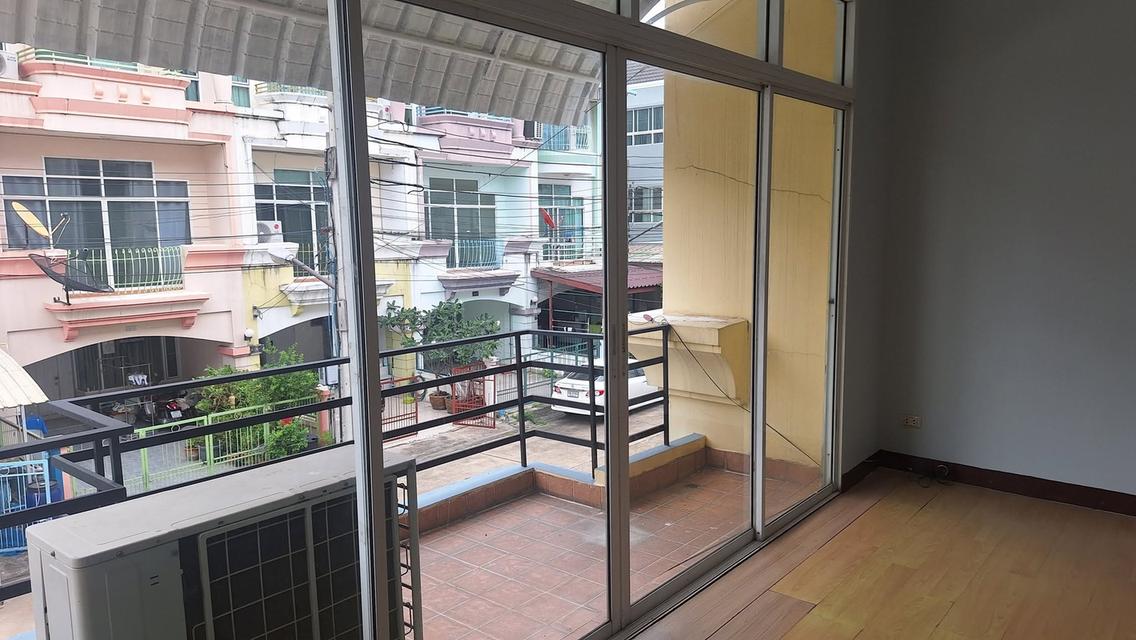 ทาวน์ โฮมเช่า ซ.มัยลาภ รามอินทรา 14 ห่างจากสถานีรถไฟฟ้า สถานีมัยลาภ เพียง 700 เมตร 9