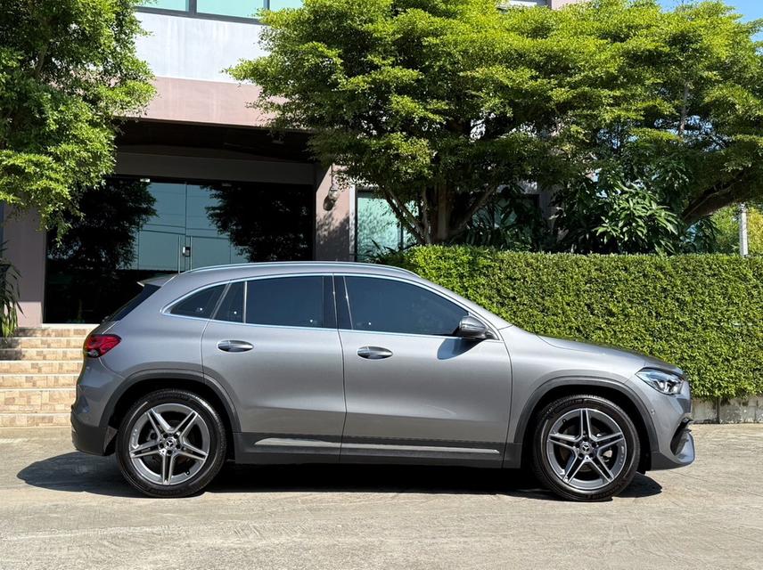 2023 BENZ GLA 200 AMG รถมือเดียว สภาพป้ายแดง รถวิ่งน้อยเพียง 30,000 กม รถไม่เคยมีอุบัติเหตุครับ