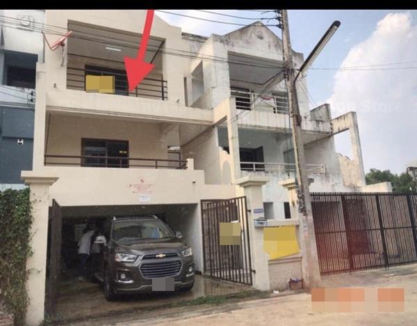 ขายทาวน์เฮ้าส์ 3 ชั้น 30 ตรว หมู่บ้านคลองหลวงโฮมเพลส ตรงข้ามแมคโครคลองหลวง โทร 0982251577 รูปย่อยที่ 1