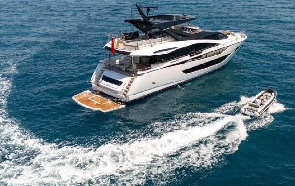 2022 Sunseeker 88 luxury Yacht