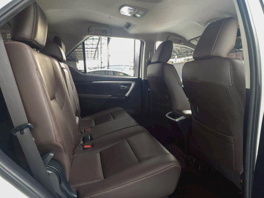 TOYOTA FORTUNER 2.4 V 2WD ปี 2019 10