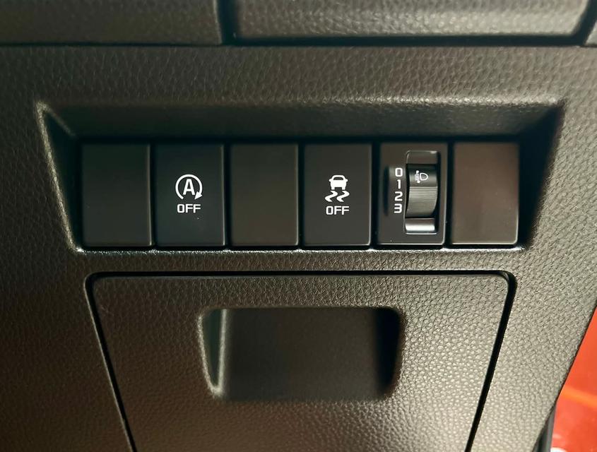 ISUZU D-MAX CAB-4 3.0 V-CROSS M 4X4 ปี 20 AT 17