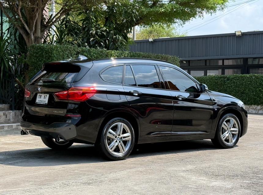 2021 BMW X1 20D MSPORT รถมือเดียวออกป้ายแดง รถวิ่งน้อยเพียง 80,000 กม เข้าศูนย์ตามระยะ รถไม่เคยมีอุบัติเหตุครับ รูปย่อยที่ 3