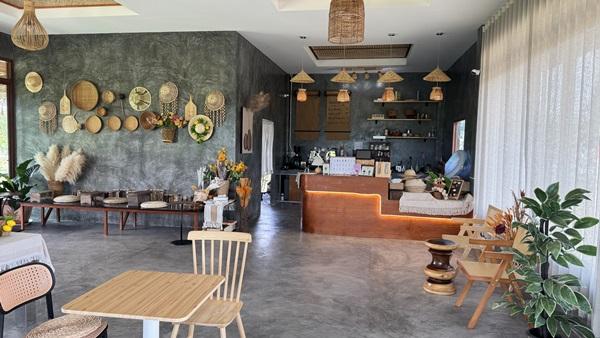 ขายกิจการร้านกาแฟ สระว่ายน้ำ วิลล่า 4 หลัง อ.แม่ริม จ.เชียงใหม่ พร้อมบริหารกิจการต่อได้เลย โทร 088-9162454 18