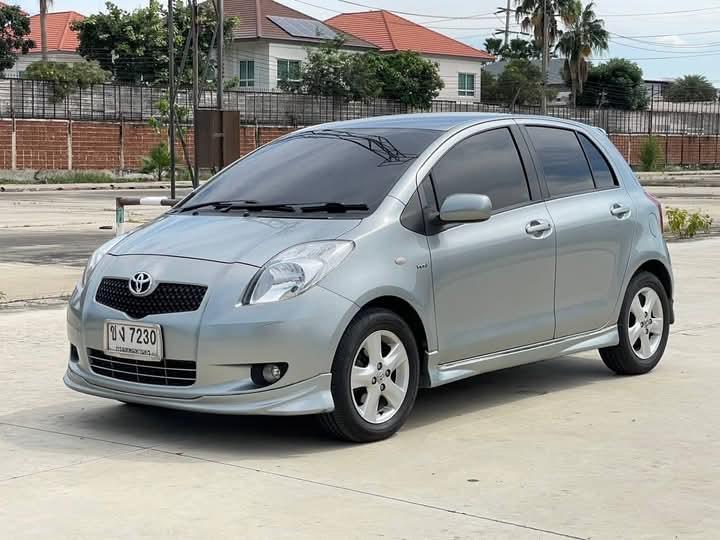 Toyota Yaris สีเทา 3