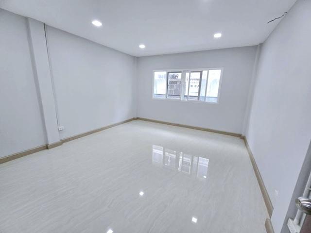 ลดครั้งที่2 รัชดา1-7 สถานฑูตจีน 800ม. Fortune เซ็นทรัล MRT พระราม 9 1.1กม. ให้เช่า บ้าน 4ชั้น 232 ตร.ม.ใหม่ ใจกลางเมือง  4