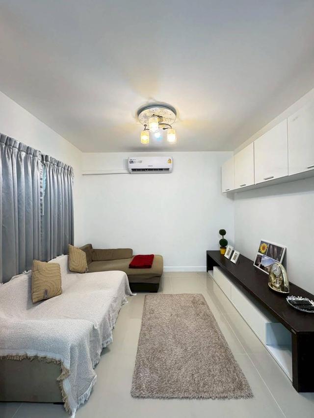 ให้เช่าทาวเฮ้าส์ 2 ชั้น หมู่บ้าน เดอะคัลเลอร์ ดอนเมือง-สรงประภา ใกล้สนามบินดอนเมือง,เมืองเอก,ม.รังสิต,ฟิวเจอร์ มีเฟอร์และเครื่องใช้ไฟฟ้าพร้อมอยู่ ราคา 2