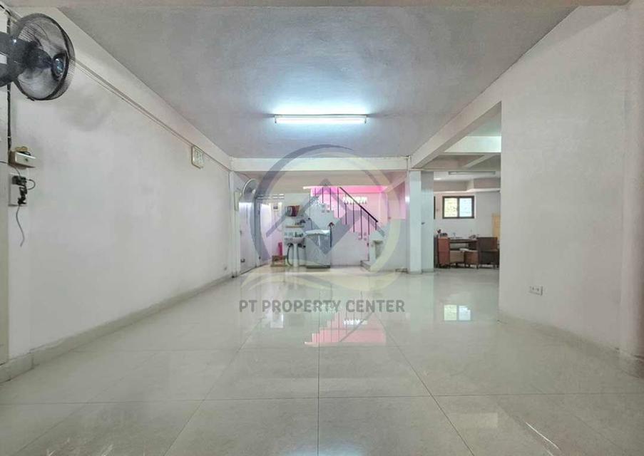 ตึก 4 ชั้น 2 คูหา ซอยเจริญกรุง109 ย่านบางคอแหลม ต่อเติมด้านหลังทุกชั้น ตีทะลุเชื่อมอาคารบางส่วน ขายตามสภาพ ทำเลใจกลางเมือง ใกล้รถไฟฟ้า ราคาพิเศษ 3