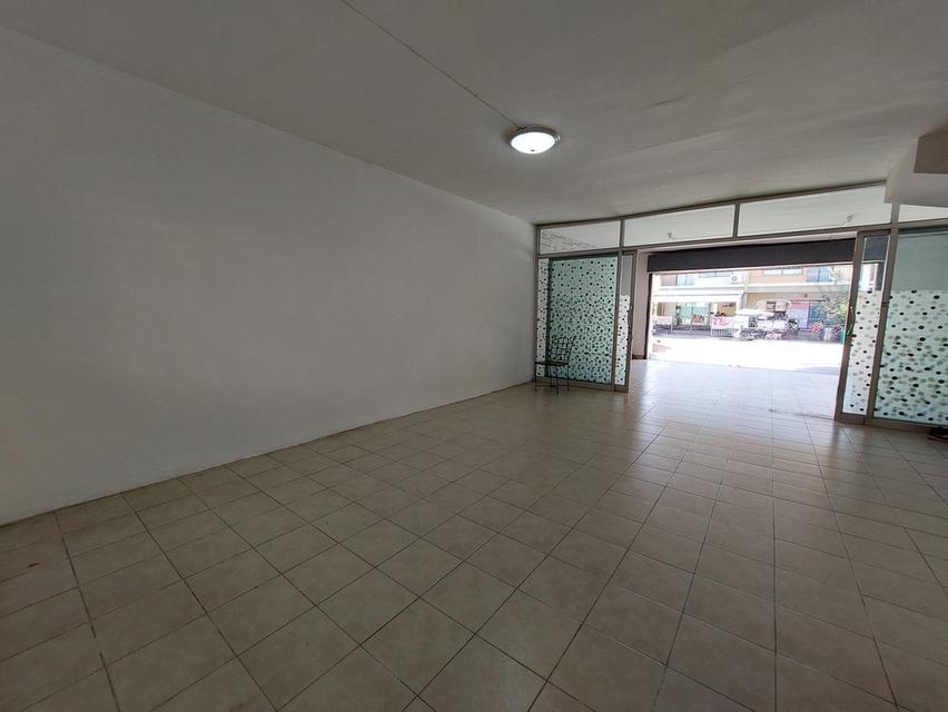 ให้เช่าราคาถูกทาวน์โฮม 2 ชั้น 3 ห้องนอน , 2 ห้องน้ำ , 1 โถงลึก , 1 ลานซักล้างมีหลังคา, จอดรถหน้าบ้านได้ 1 คัน หมู่บ้านพนาลี 1 ซอยเทียนทะเล 32 6