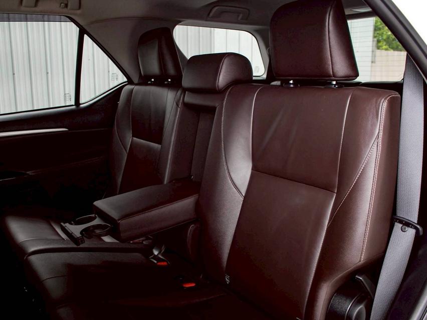 ขาย Toyota Fortuner 2.4V ปี20 15