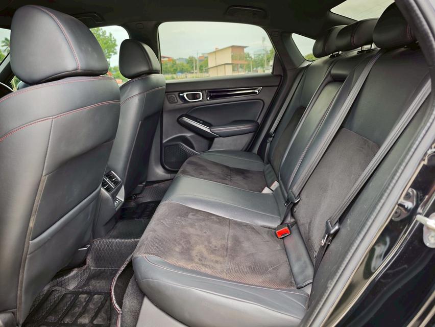 HONDA CIVIC FE Sedan 4dr e:HEV RS E-CVT FWD 2.0 Y22. สีดำ  เกียร์ออโต้  18