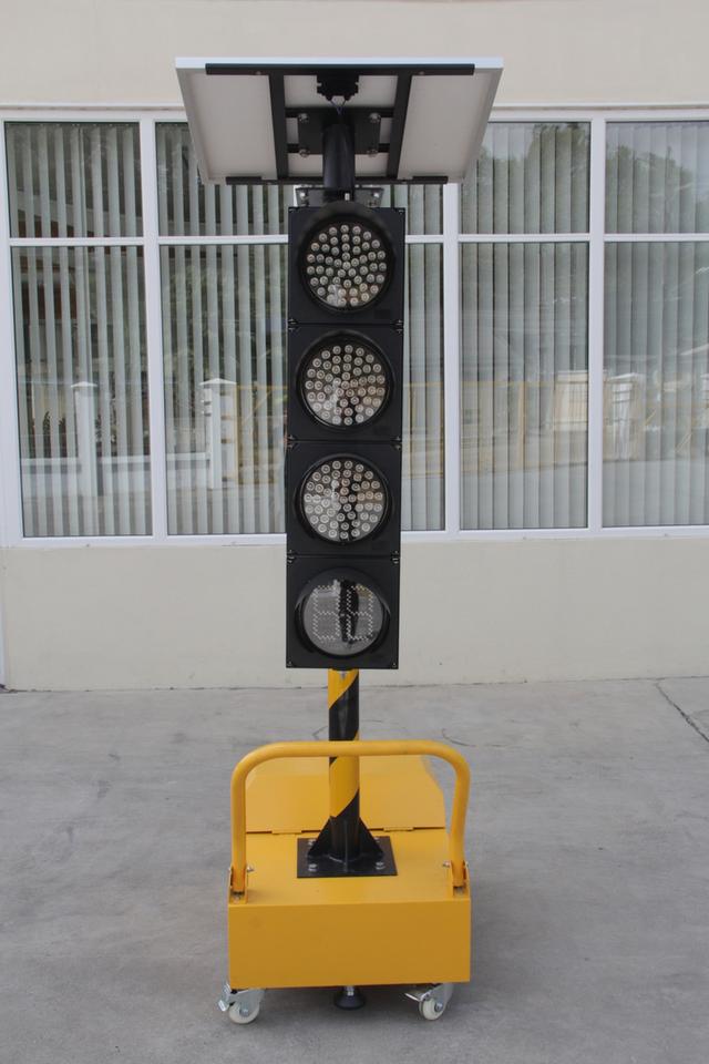 สัญญาณไฟจราจรเคลื่อนที่ (แผงโซล่าเซลในตัว)