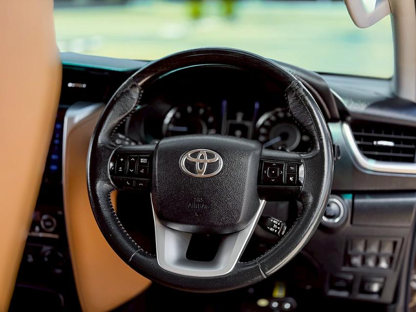 🚗 TOYOTA FORTUNER 2.8 V  ขับ4 เกียร์ออโต้ ปี 2016  ฟรีเงินดาวน์ รูปที่ 17