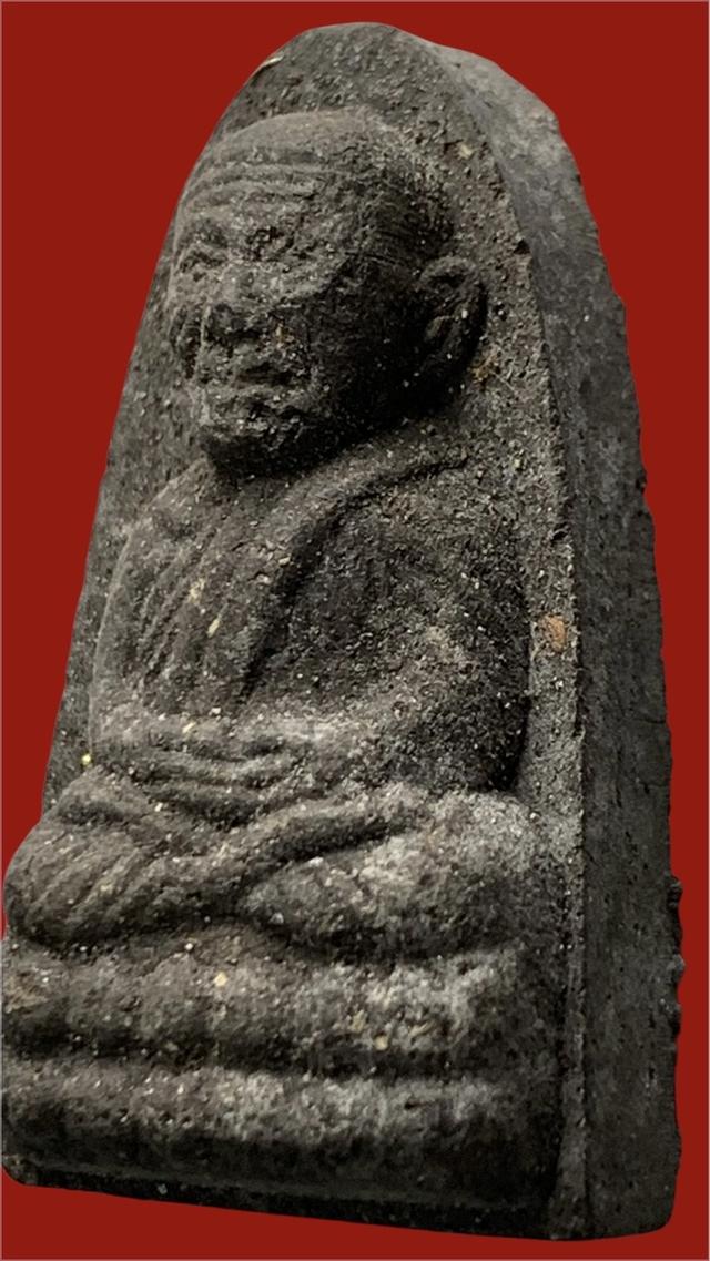 หลวงปู่ทวดเนื้อว่าน วัดช้างให้ จ.ปัตตานี รุ่นปลอดหนี้ ปี39 พิมพ์มีเม็ดตา หลังลายนิ้วมือ นิยมสุด พร้อมกล่อง