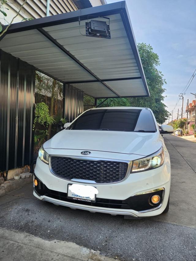 Kia Grand Carnival 2.2 EX ตัว Top สีขาว