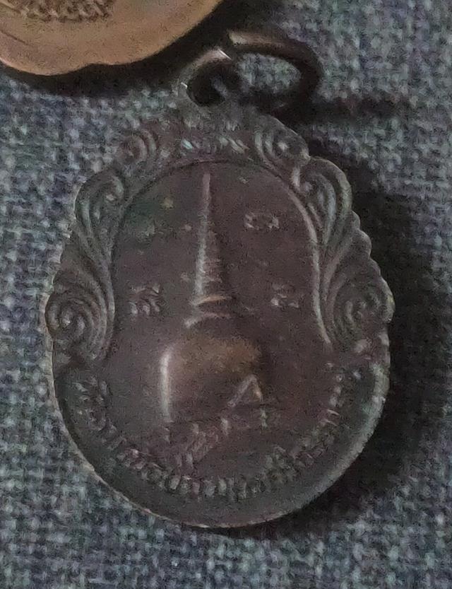 เหรียญพ่อท่านคล้ายวัดธาตุน้อยเหรียญพ่อท่านคล้ายวัดธาตุน้อยรมดำเต็มๆสวยเดิมๆสวยเดิมรับประกันภายใน30วันหากไม่แท้และไม่เป็นองค์ในรูปยินดีคืนเงิน