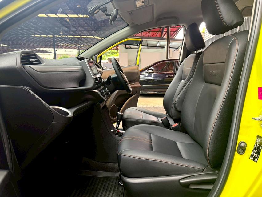 TOYOTA SIENTA 1.5 V ปี2020 สีสันโดดเด่น สภาพกริ๊บๆ ออพชั่นเต็มคัน 11