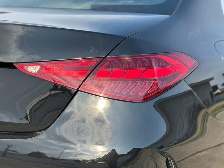 Mercedes Benz C350e AMG W206 ดำ เบาะแดง 2022 จด 2024