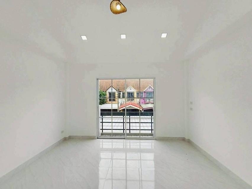 ทาวน์เฮาส์ 2 ชั้น หมู่บ้านพูนสินธานี 3 ซอยเคหะร่มเกล้า 64 14