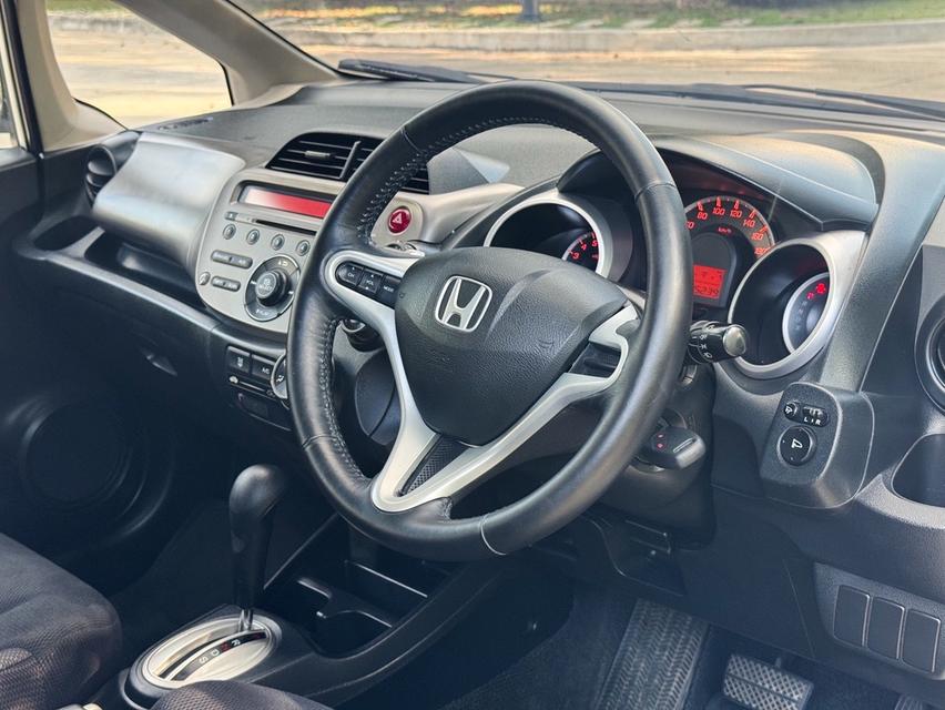 รหัสรถ AVA8021 🇯🇵 Honda Jazz 1.5 SV Top สุด ปี 2013 9