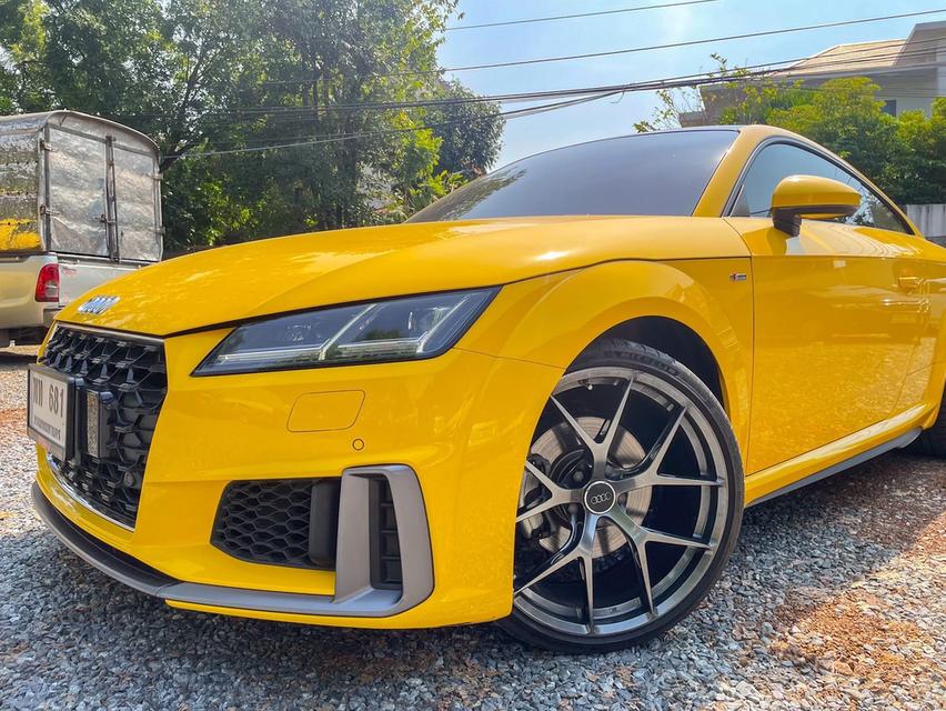 Audi TT สีเหลือง 2