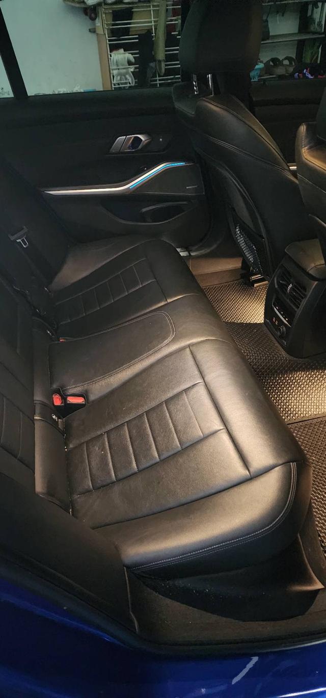ขายรถbmw 330e m sport เจ้าของขายเอง มือสอง 8