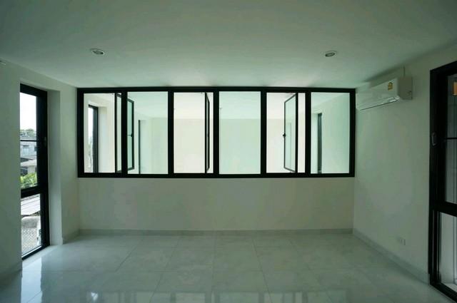 ให้เช่าโฮมออฟฟิศ 4 ชั้นย่านรัชดาลาดพร้าวซอยรัชดา32 ใกล้MRTลาดพร้าว จอดรถได้ 5 คัน ใช้ที่อยู่จดทะเบียนได้มีดาดฟ้า 11