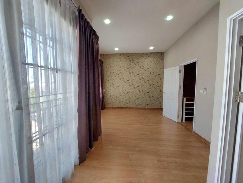 ขาย/ให้เช่าทาวน์โฮม 3 ชั้น โกลเด้นทาวน์ ซ.นวมินทร์ 42 แยก 27 บึงกุ่ม 5 ห้องนอน 4 ห้องน้ำ ต่อเติมครบ คุ้มค่าทุกตารางนิ้ว 18