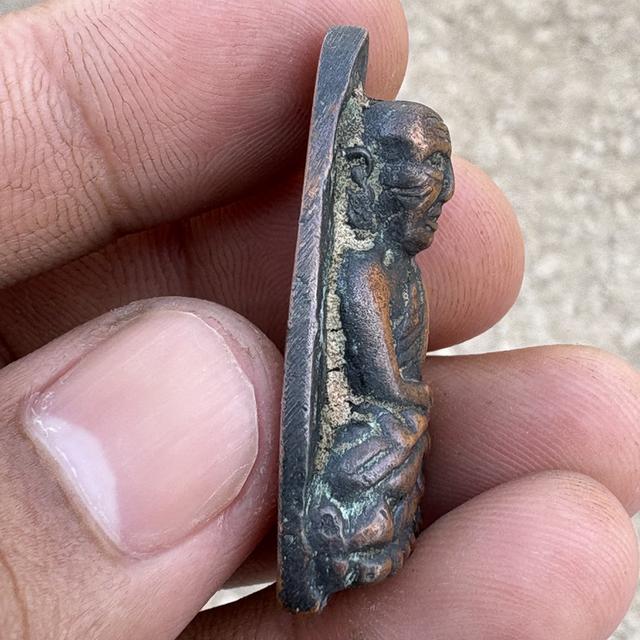 หลวงปู่ทวด วัดช้างให้ เหรียญหล่อเตารีดปี05 รูปที่ 4