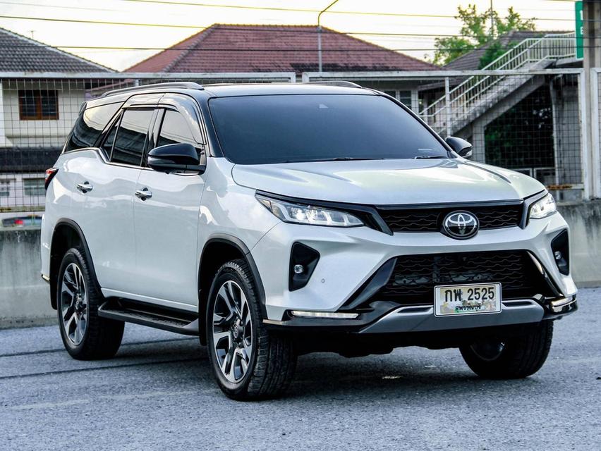 ขายToyota Fortuner 2.8Legender ปี22