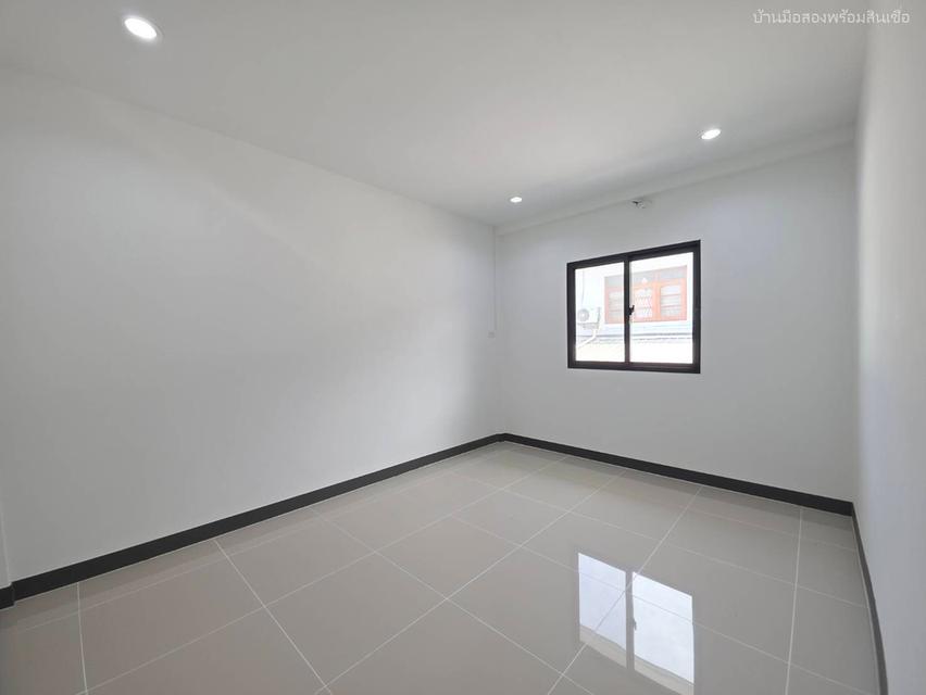 หมู่บ้านธีรวรรณ 2 ถนนพระยาสุเรนทร์ 2 14