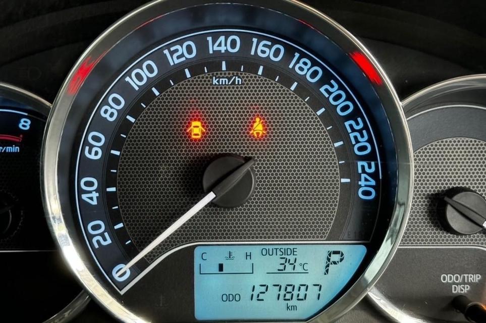 Toyota Altis 1.8E VVT-I เบนซิน เกียร์ออโต้ ปี2014 17