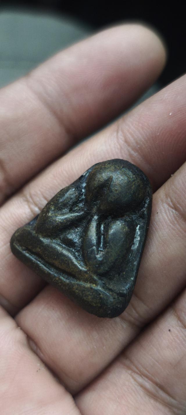 พระปิดตาเนื้อผงคลุกรัก หลวงพ่อแก้ว วัดเครือวัลย์ 9