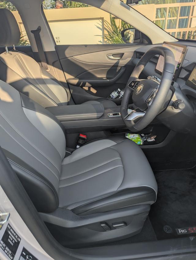 MG S 5,10/2025, 64 kWh lifetime battery warranty,premium insurance,new MG wallbox,9,5 Tkm, fully equipped,19-inch wheels,original price 1 Million Baht รูปที่ 7