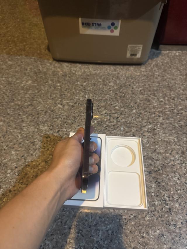 ขายๆๆๆถูกๆๆไอโฟน14ProMaxสีใหม่Purple128กิ๊กมีกล่องสูนTrueใช้งานปกติหมดทุกๆฟังชั่นเครื่องรีสโตได้ตลอดไม่มีติดไอคราว  สภาพ: 95% สวยๆๆคับ  ราคา: 16500 ม 5