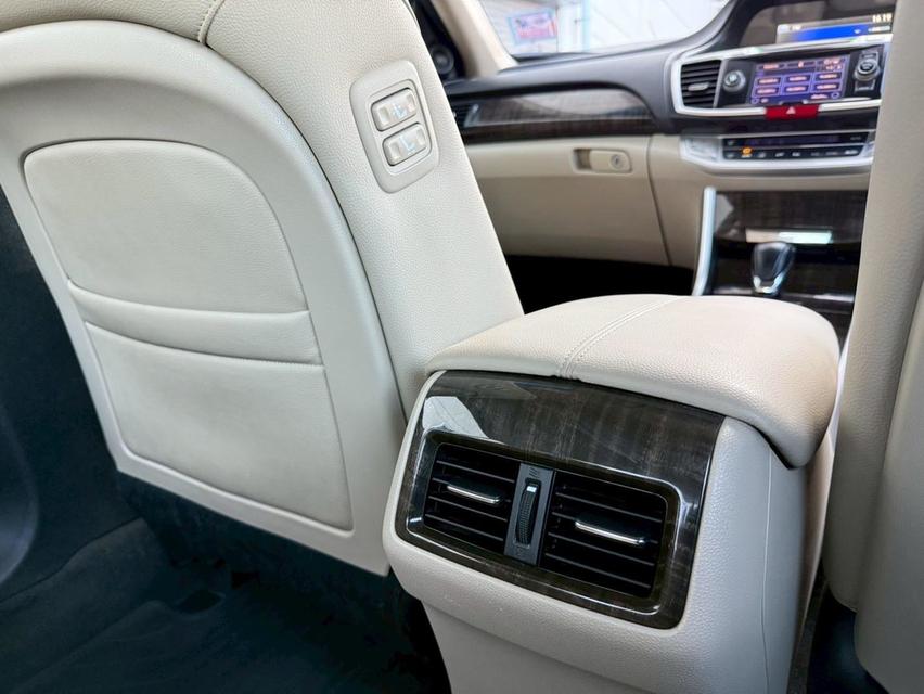 HONDA ACCORD 2.0EL 2013 สีเทา มือเดียว 13