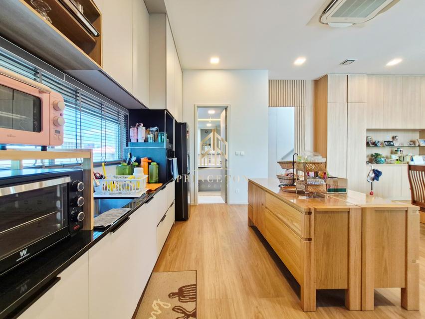 VIVE Rama 9 – Luxurious 3-Story Home in Modern Japanese Design 11