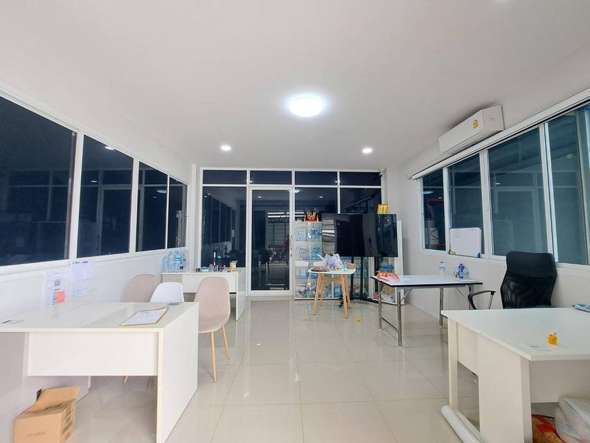 โรงงานมือสองสมุทรสาคร 1100 ตรม. มีใบรง.4 พร้อมออฟฟิศ2ชั้น สภาพสวยพร้อมใช้ทันที แถมsolar cell/หม้อแปลง500กิโลวัตต์ ซอยสี่วาพาสวัสดิ์-พันธุวงษ์ 8