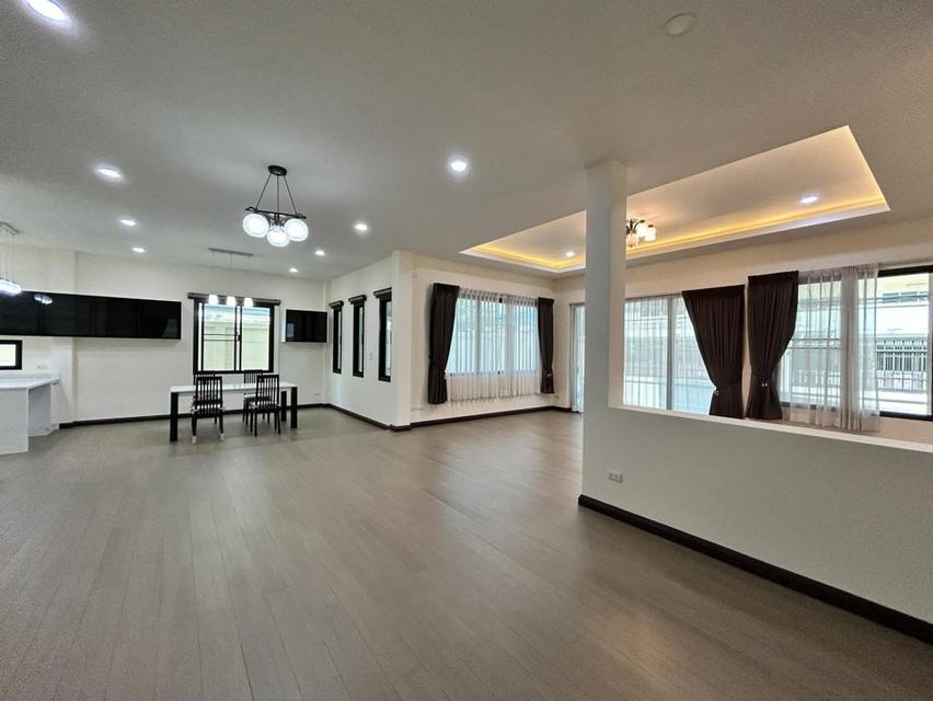 MHS15 ขายบ้านเดี่ยว 2 ชั้น ลาดพร้าว 101 หลังใหญ่เพดานสูง 2.90 เมตร หน้าบ้านทิศตะวันออก มีอ่างจากุซซี่ใหม่และ Rain Shower ทุกห้อง จอดรถได้ 2-4 คัน รูปที่ 12