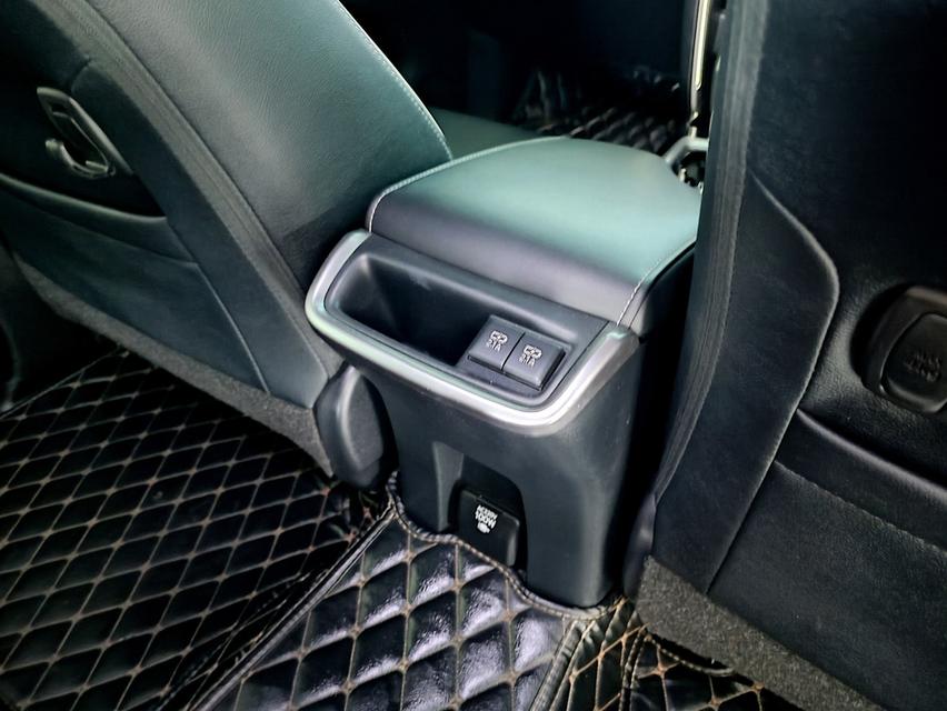 รถยนต์มือสองพร้อมใช้งาน 15